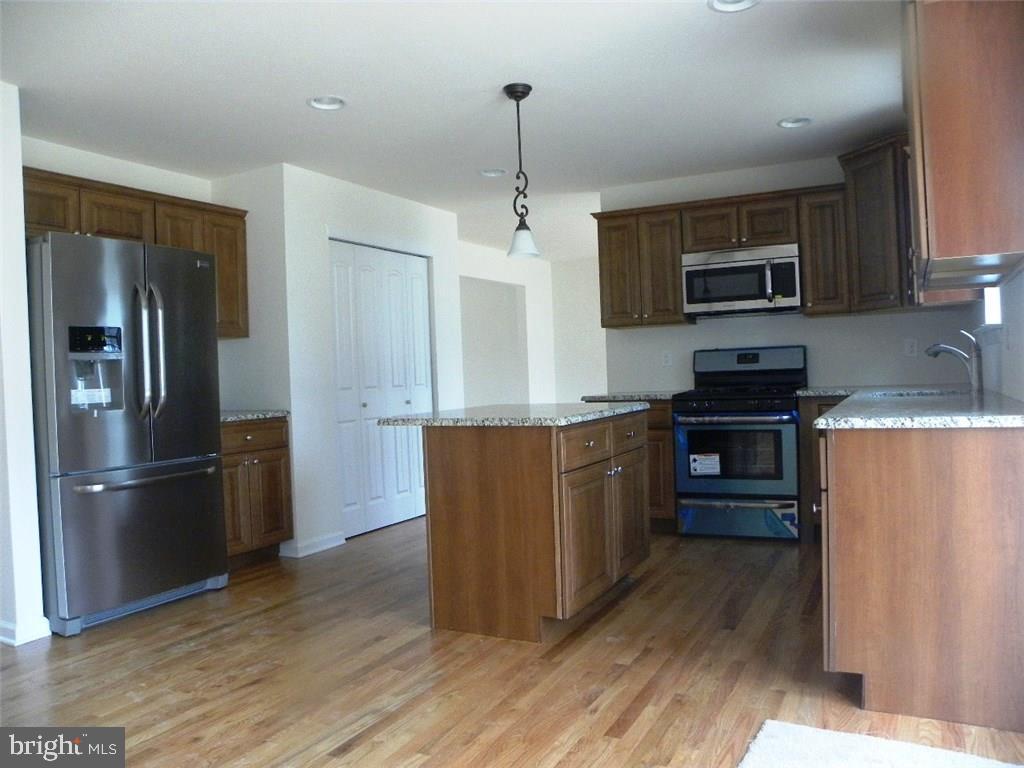 144 Seaspray Road Manahawkin, NJ 08050 - Photo 9 of 31