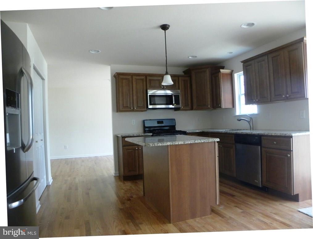 144 Seaspray Road Manahawkin, NJ 08050 - Photo 10 of 31