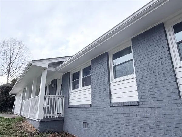 a view of back yard of the house