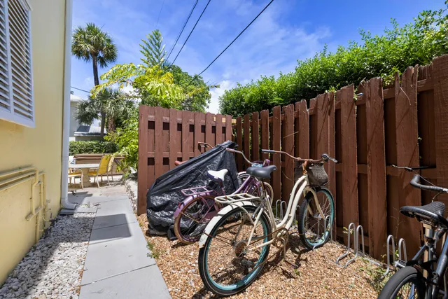 $3,150 | 172 North County Road, Unit 5, Palm Beach, FL 33480