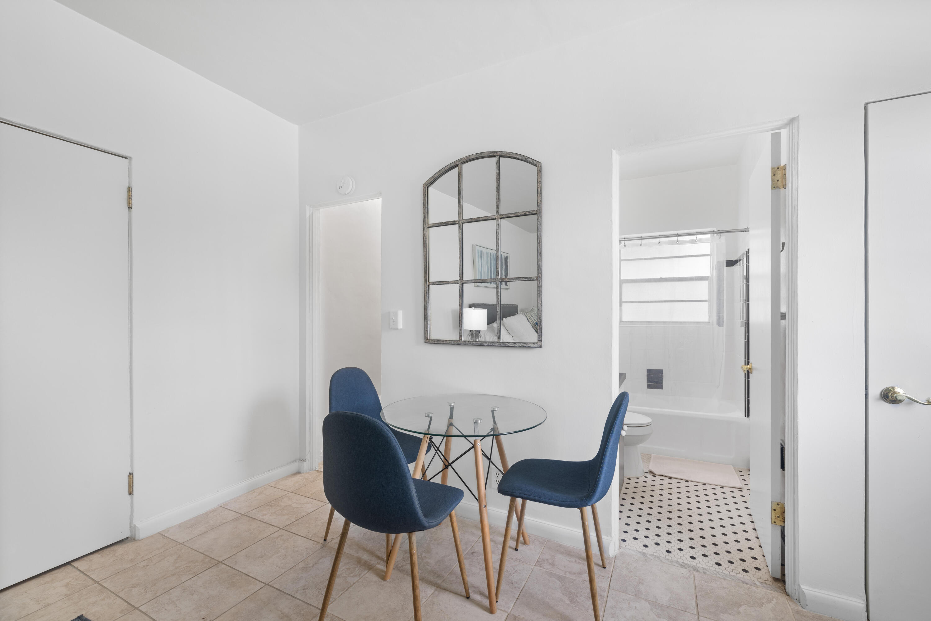 172 North County Road, Unit 5 Palm Beach, FL 33480 - Photo 3 of 26 6B0A3247