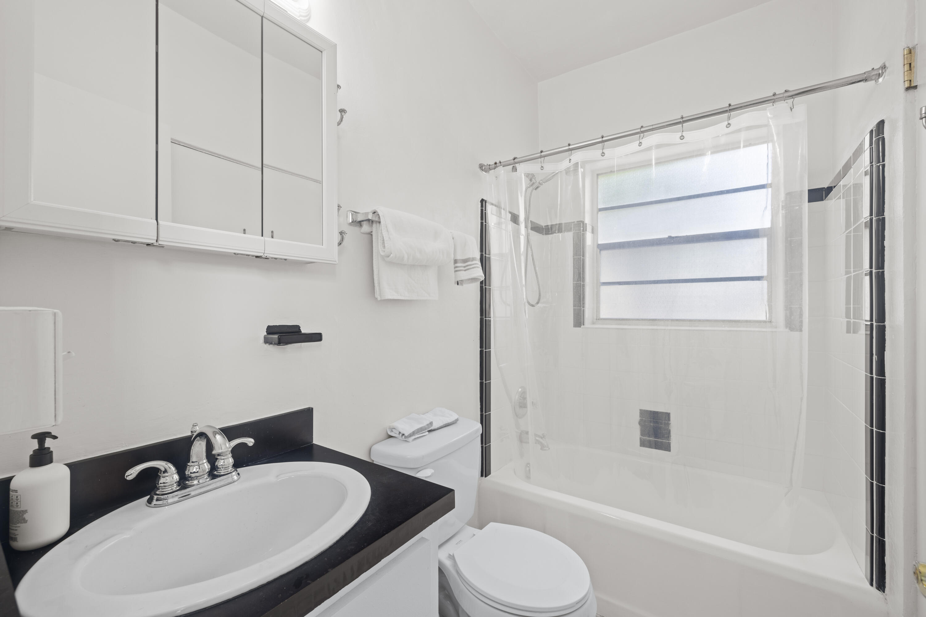 172 North County Road, Unit 5 Palm Beach, FL 33480 - Photo 4 of 26 6B0A3250