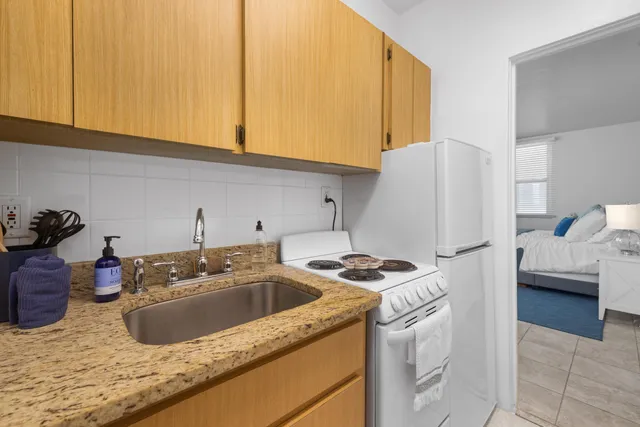 $3,150 | 172 North County Road, Unit 5, Palm Beach, FL 33480