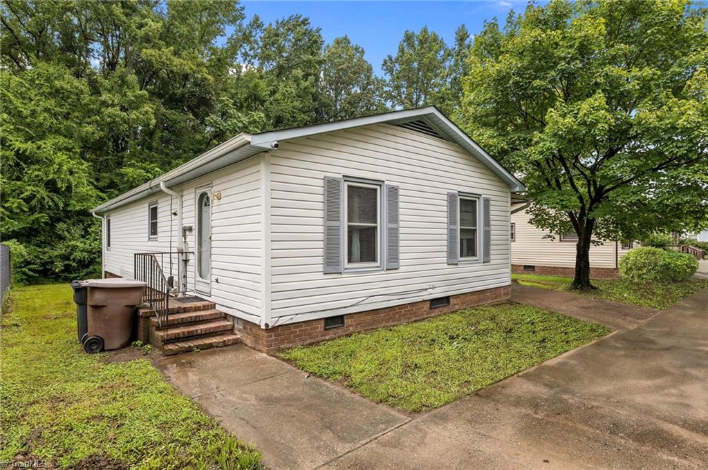 2036 Willow Road Greensboro, NC 27406 - Photo 2 of 19