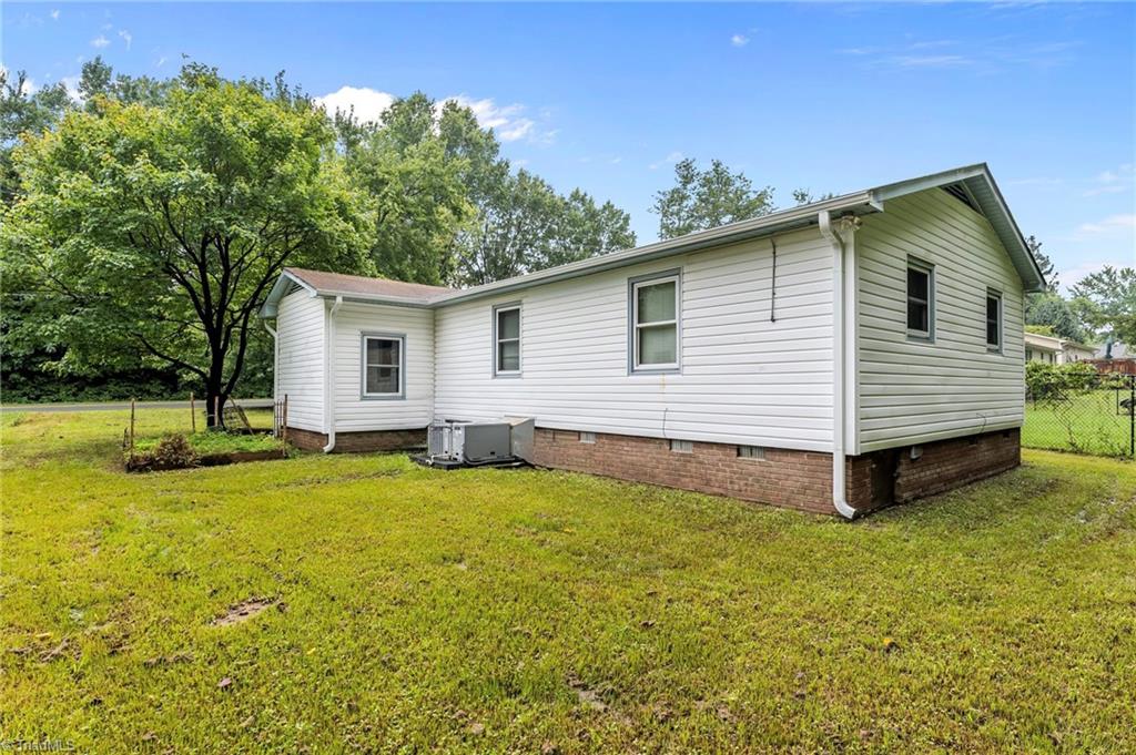 2036 Willow Road Greensboro, NC 27406 - Photo 3 of 19