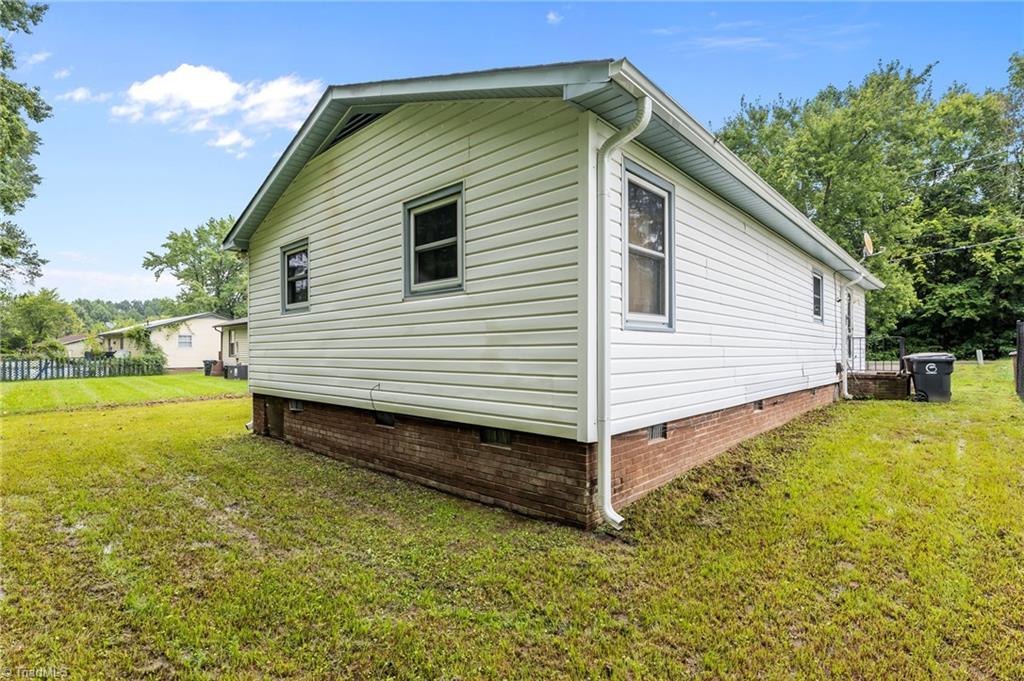 2036 Willow Road Greensboro, NC 27406 - Photo 4 of 19