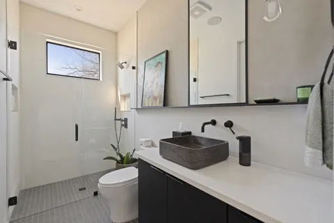 $2,825,000 | 30 Chalmers Avenue, Austin, TX 78702