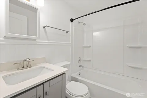 $1,189,990 | 813 Woodford Avenue North, Kent, WA 98031