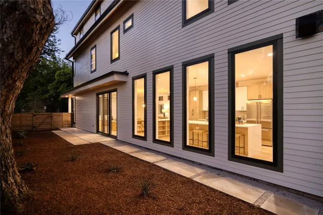 a view of an house with backyard and porch