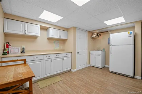 $999,999 | 4 Westbury Avenue, Plainview, NY 11803