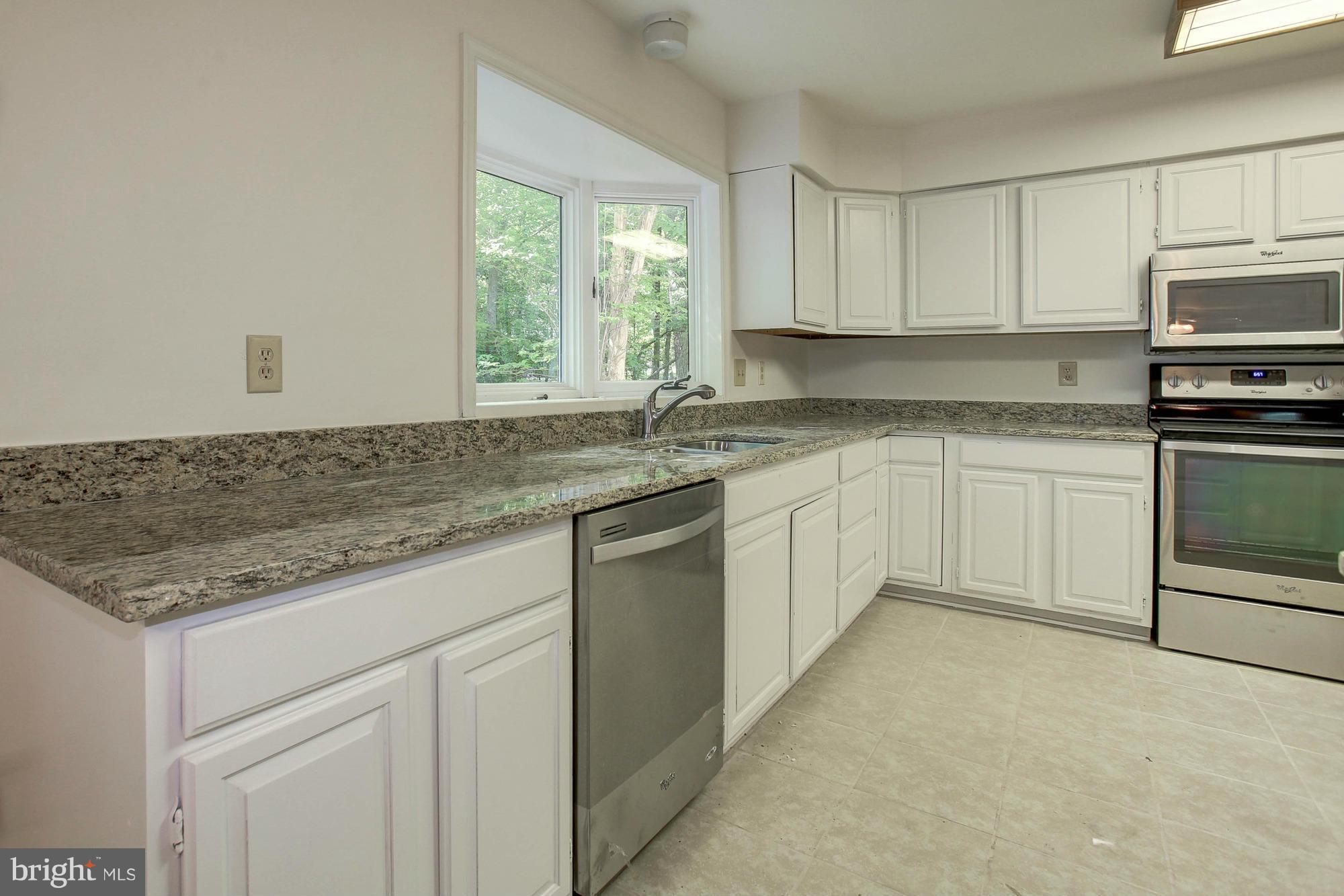 18511 Cabin Road Triangle, VA 22172 - Photo 3 of 27 Kitchen