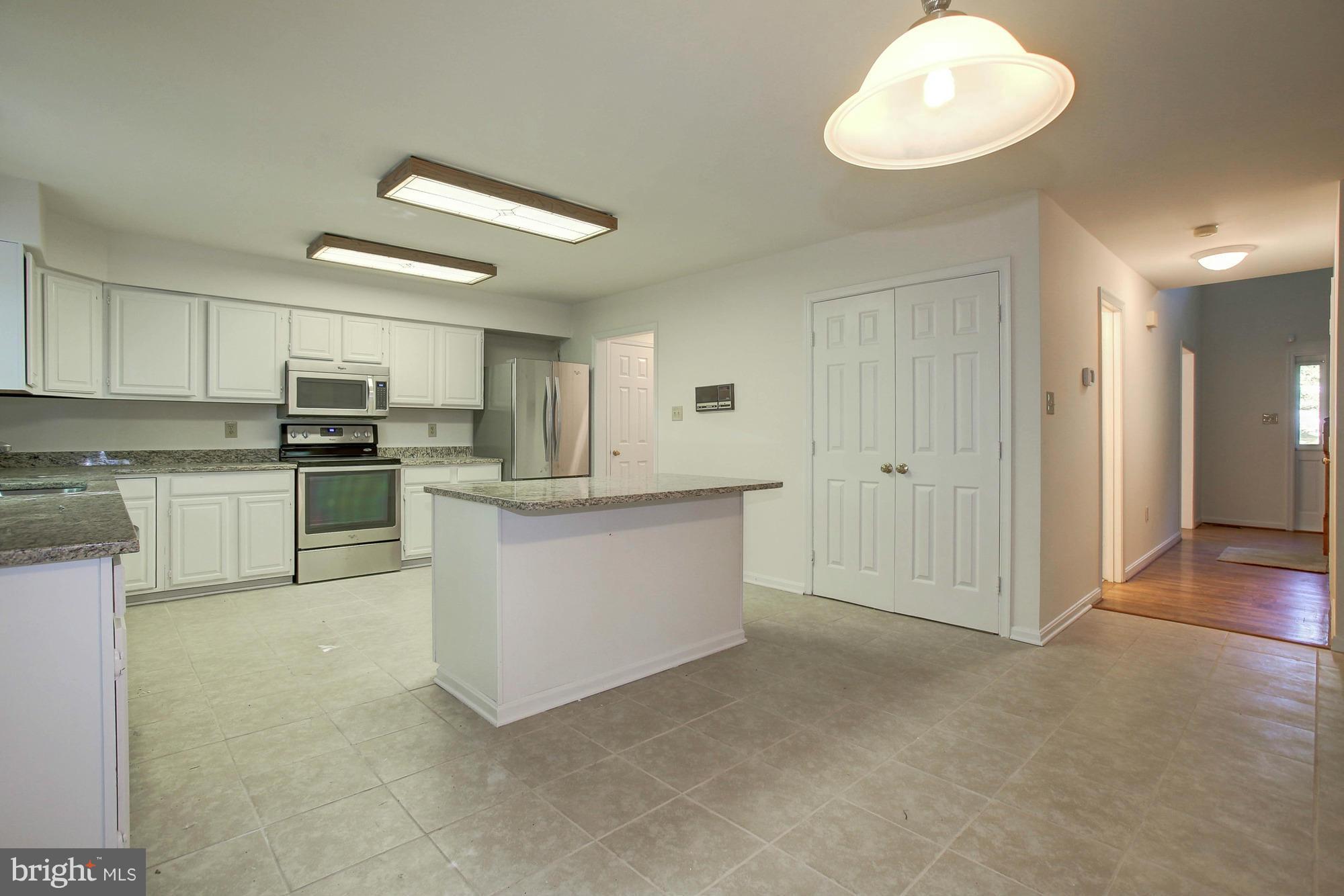 18511 Cabin Road Triangle, VA 22172 - Photo 5 of 27 Kitchen