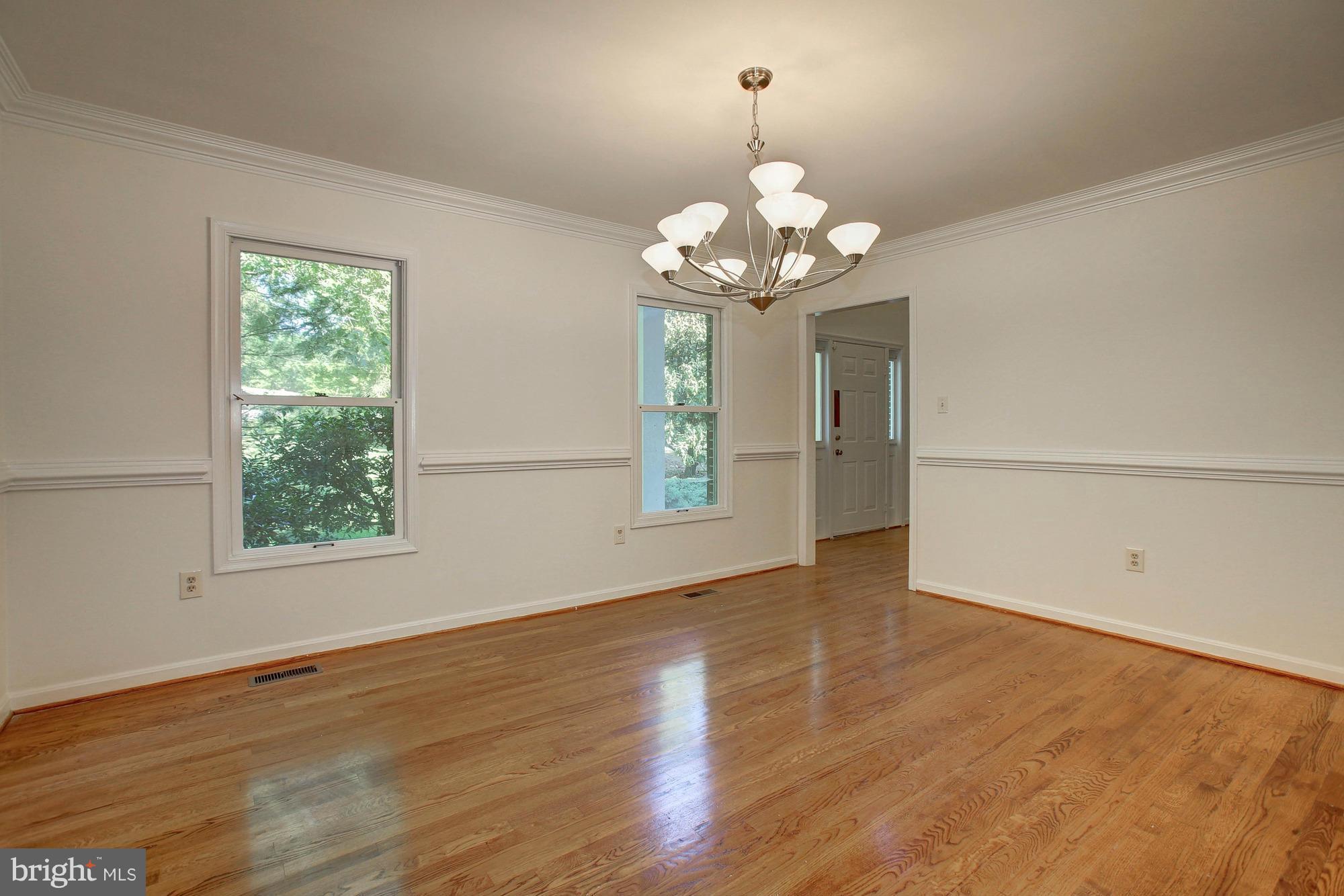 18511 Cabin Road Triangle, VA 22172 - Photo 8 of 27 Dining Room