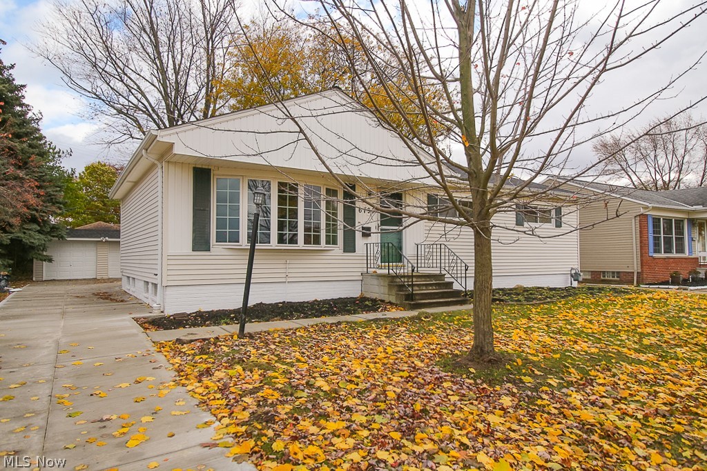 6795 Maplewood Road Parma Heights, OH 44130 - Photo 3 of 33