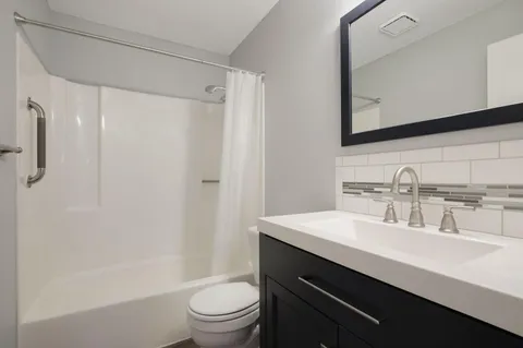 $189,900 | 35 Nathan Lane North, Unit 203, Plymouth, MN 55441