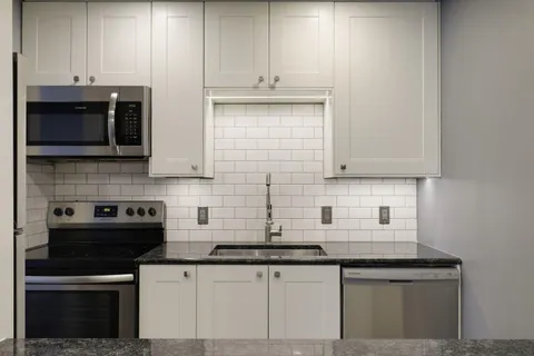 $189,900 | 35 Nathan Lane North, Unit 203, Plymouth, MN 55441