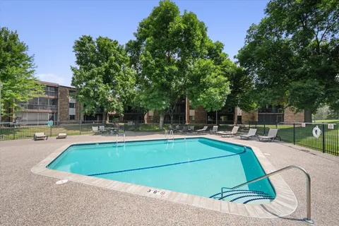 $189,900 | 35 Nathan Lane North, Unit 203, Plymouth, MN 55441