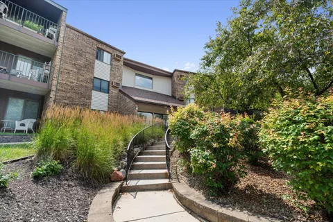 $189,900 | 35 Nathan Lane North, Unit 203, Plymouth, MN 55441
