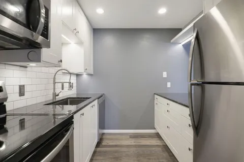 $189,900 | 35 Nathan Lane North, Unit 203, Plymouth, MN 55441