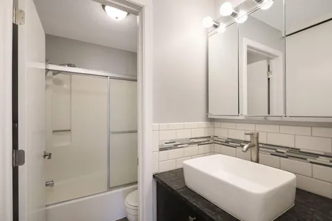 $189,900 | 35 Nathan Lane North, Unit 203, Plymouth, MN 55441