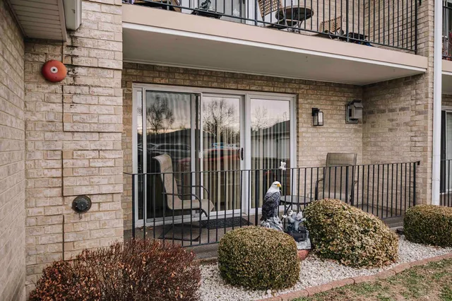 $210,000 | 8836 Amelia Court, Unit 1B, Justice, IL 60458