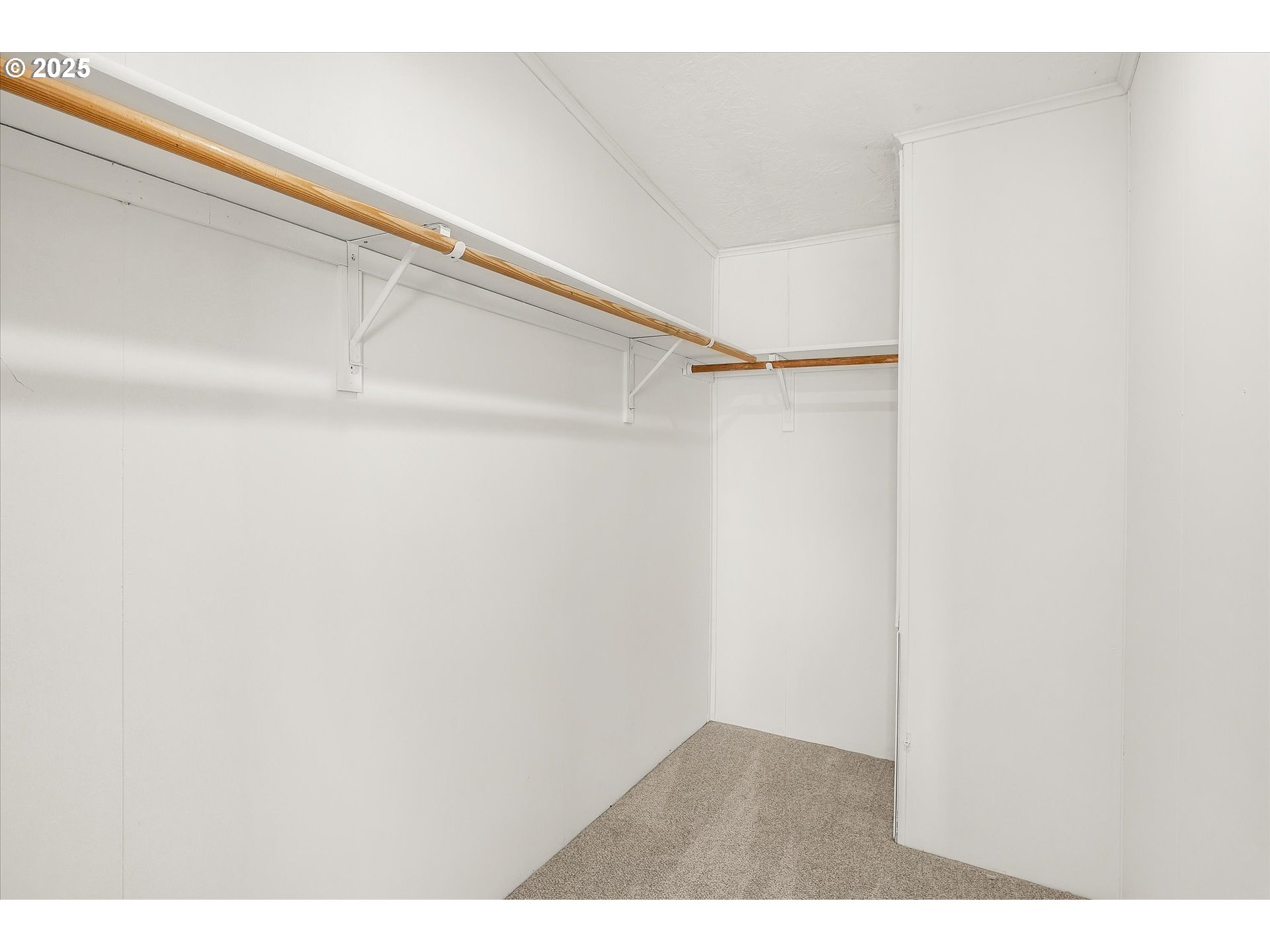 809 Southwest Crestview Way Troutdale, OR 97060 - Photo 22 of 40 a view of an empty room