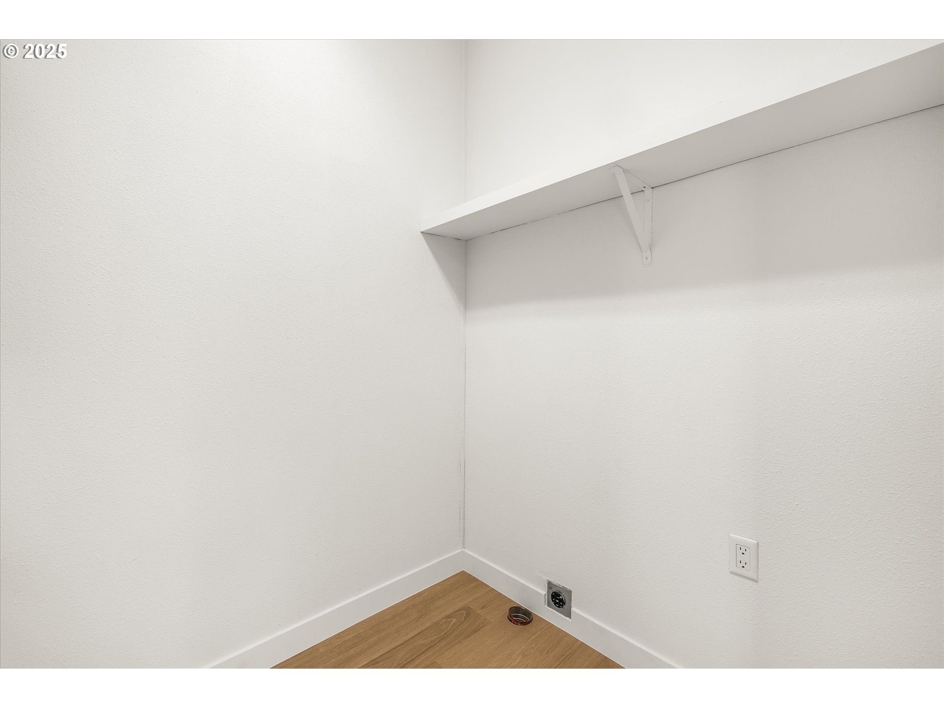 809 Southwest Crestview Way Troutdale, OR 97060 - Photo 28 of 40 a view of small space