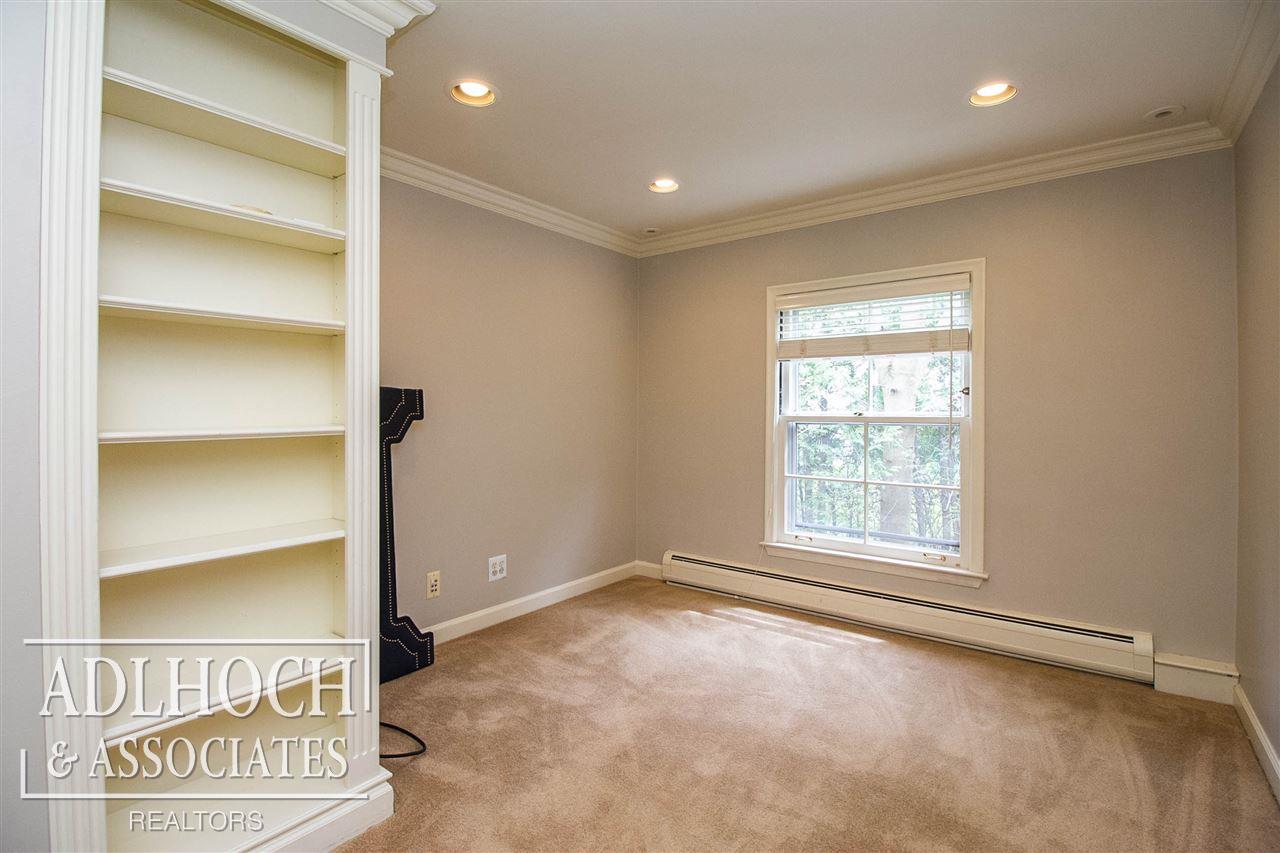 294 Touraine Road Grosse Pointe, MI 48236 - Photo 29 of 52 50010320-31.JPG