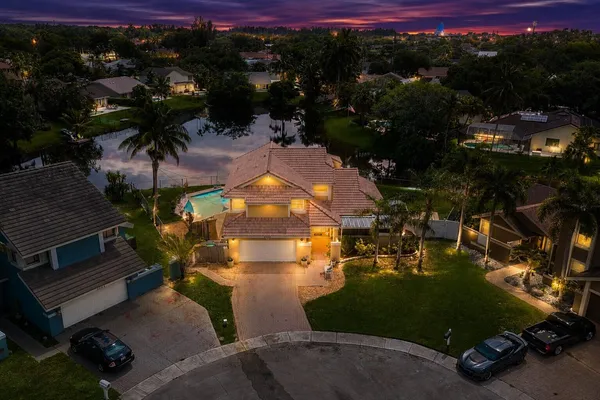 $927,000 | 8740 Southwest 57th Street, Cooper City, FL 33328