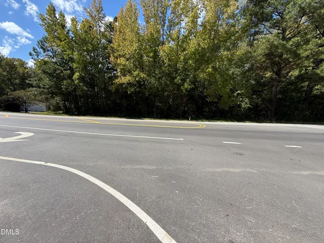 a view of a parking area