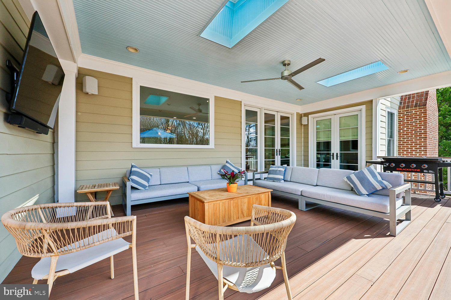 12900 Glen Road North Potomac, MD 20878 - Photo 17 of 90 Covered Lanai