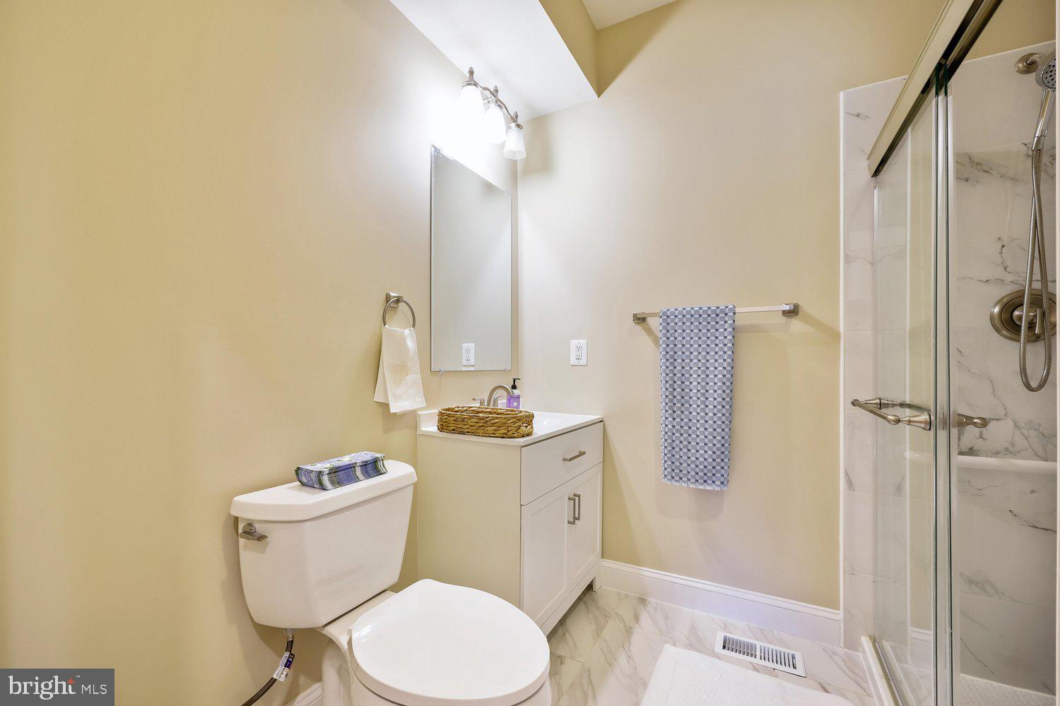 12900 Glen Road North Potomac, MD 20878 - Photo 42 of 90 In-Law Suite Full Bath