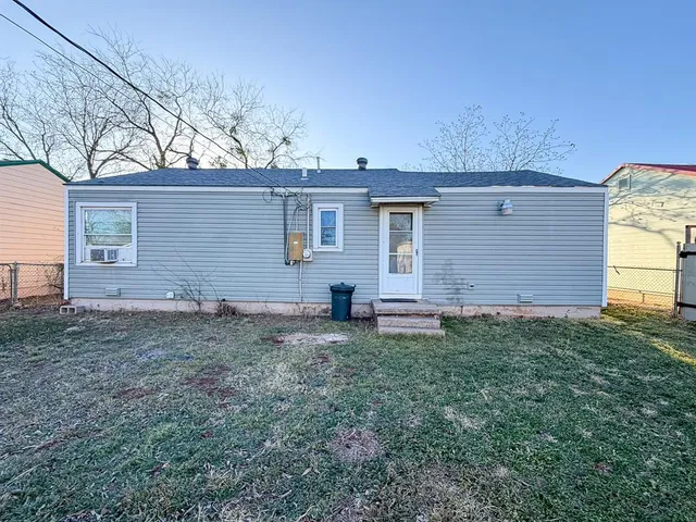 a view of a back yard on the house