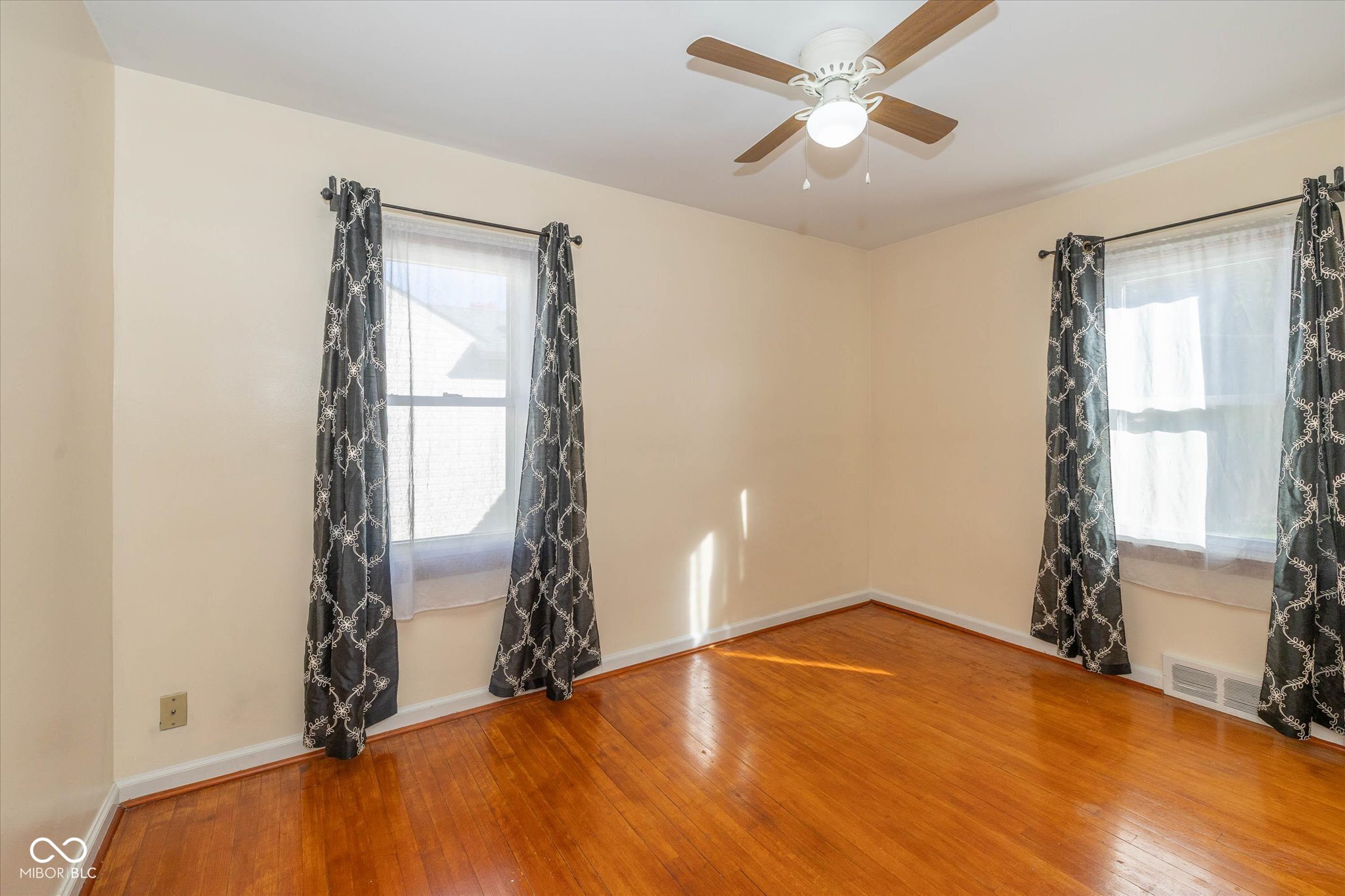 437 North 13th Avenue Beech Grove, IN 46107 - Photo 12 of 26