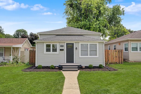 $349,900 | 15976 New Avenue, Lemont, IL 60439