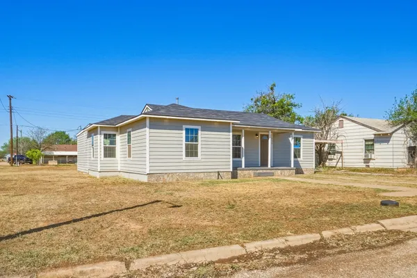$235,000 | 212 Northwest Ave I, Hamlin, TX 79520
