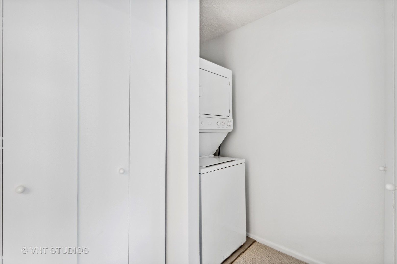 1313 North Ritchie Court, Unit 1304 Chicago, IL 60610 - Photo 13 of 20 a view of empty room