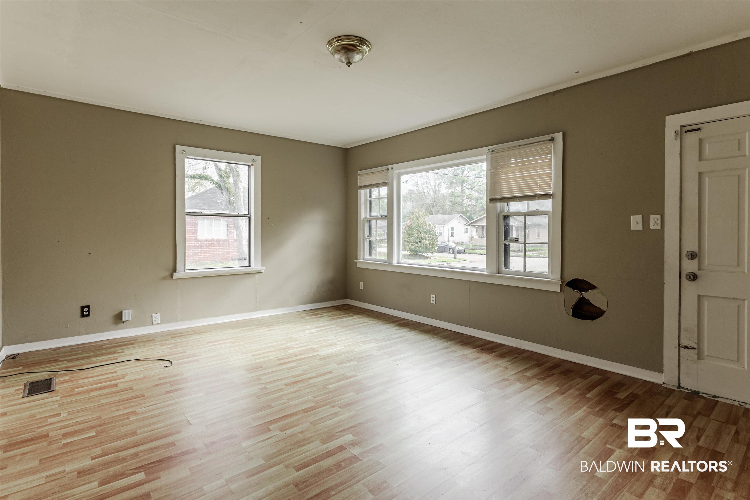 600 Mohawk Street Mobile, AL 36606 - Photo 7 of 20 Spare room featuring light wood-type flooring