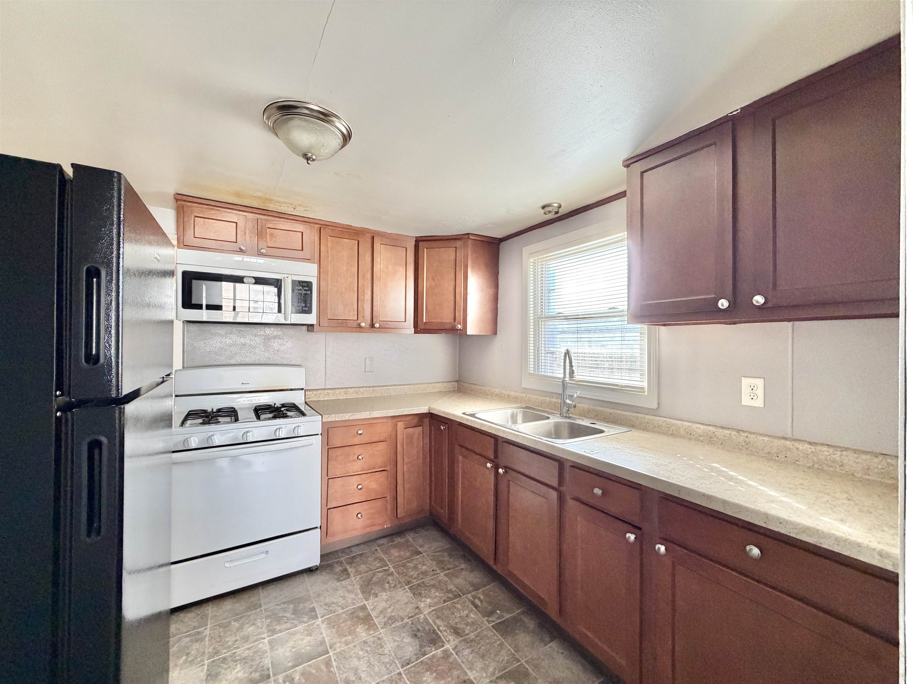 1927 Lenox Avenue Beloit, WI 53511 - Photo 12 of 28