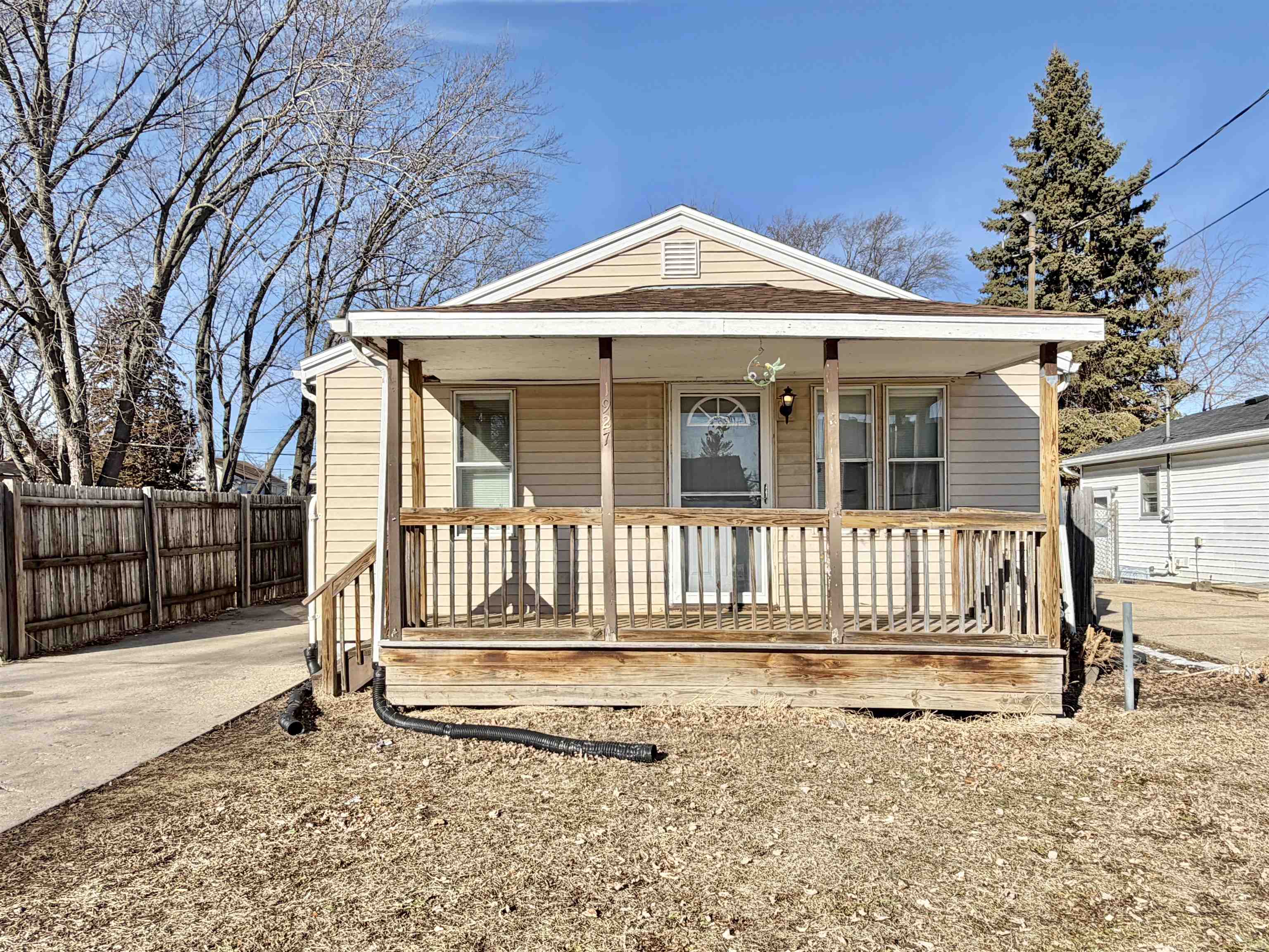 1927 Lenox Avenue Beloit, WI 53511 - Photo 2 of 25