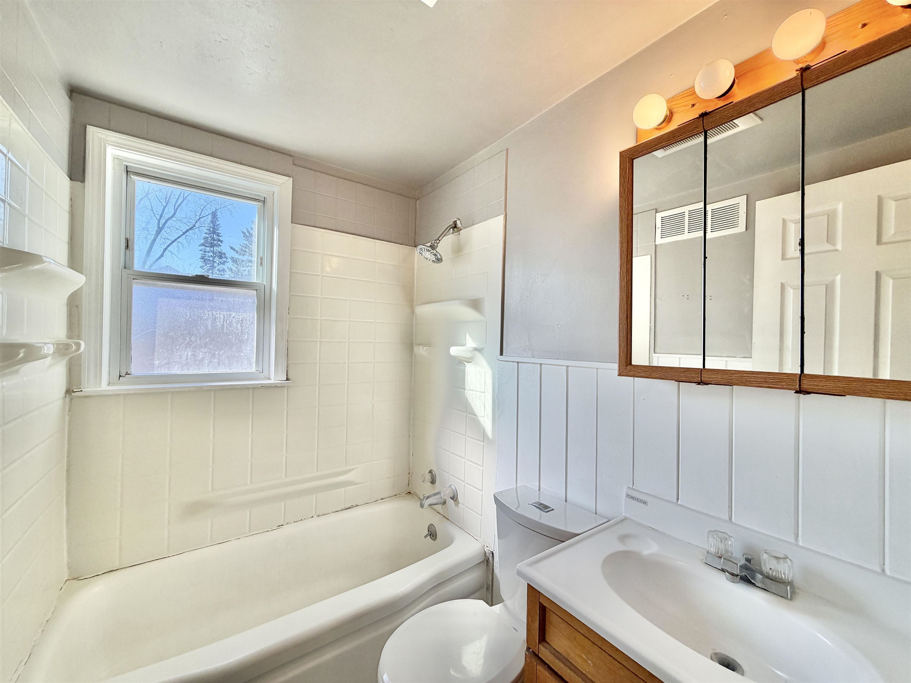 1927 Lenox Avenue Beloit, WI 53511 - Photo 26 of 28