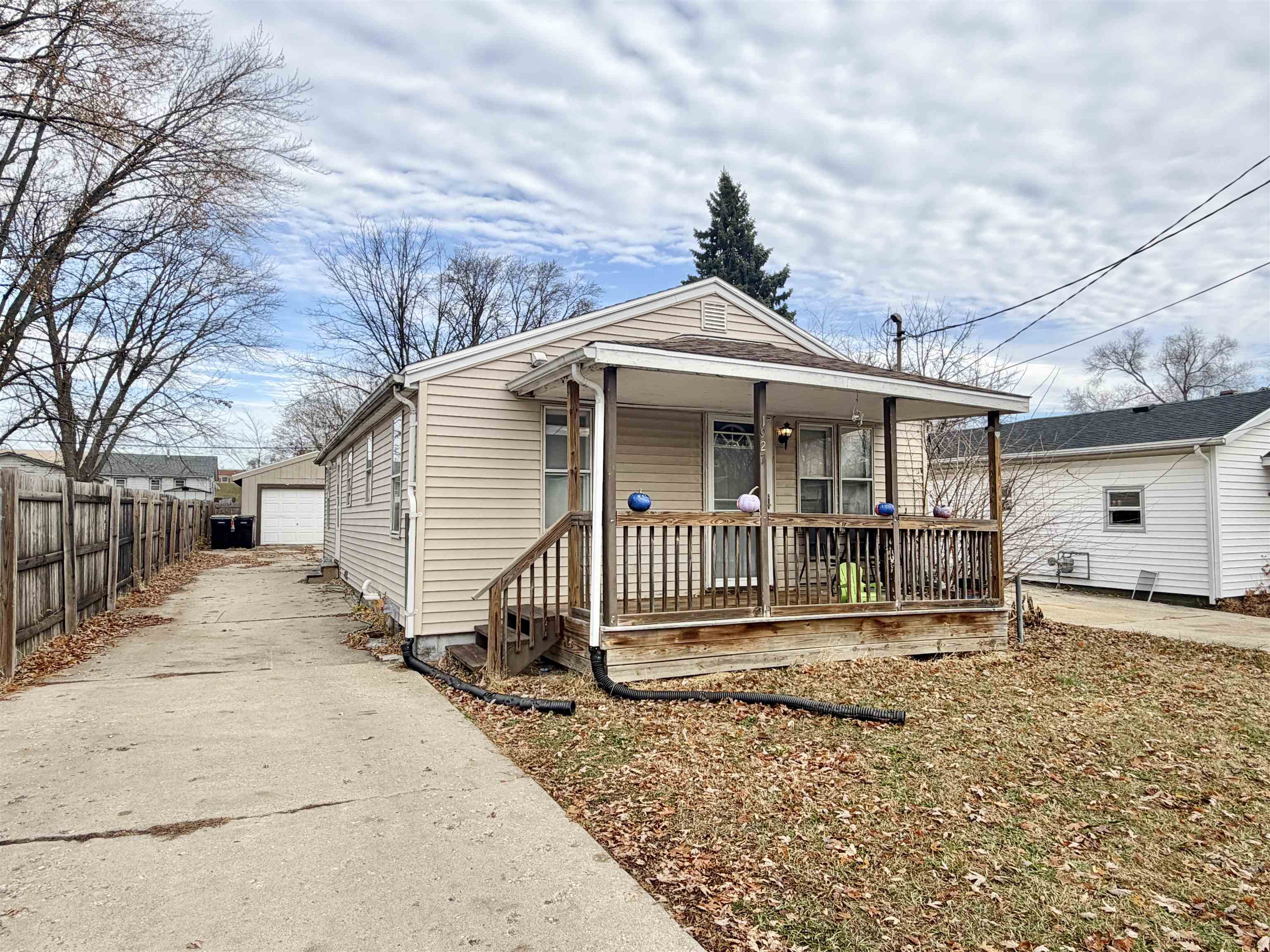 1927 Lenox Avenue Beloit, WI 53511 - Photo 3 of 28