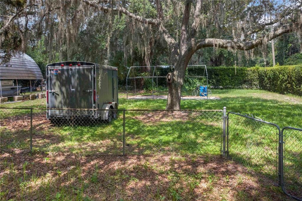 6648 Cherry Pocket Road Lake Wales, FL 33898 - Photo 6 of 12 a backyard of a house with plants and large trees