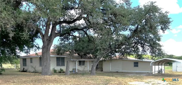 $218,000 | 487 Us Highway, Cuero, TX 77954