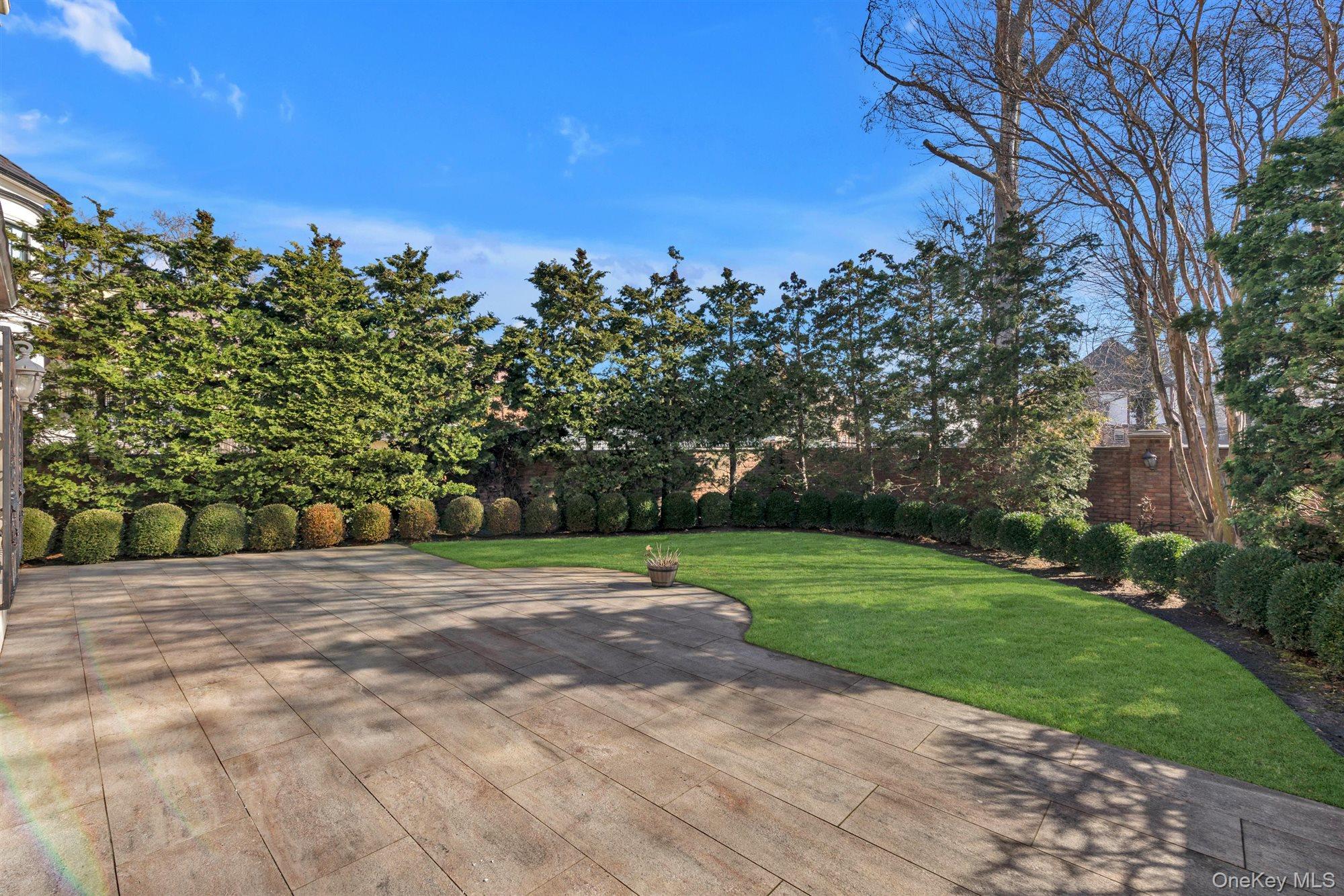 12 Point Crescent Queens, NY 11357 - Photo 34 of 44