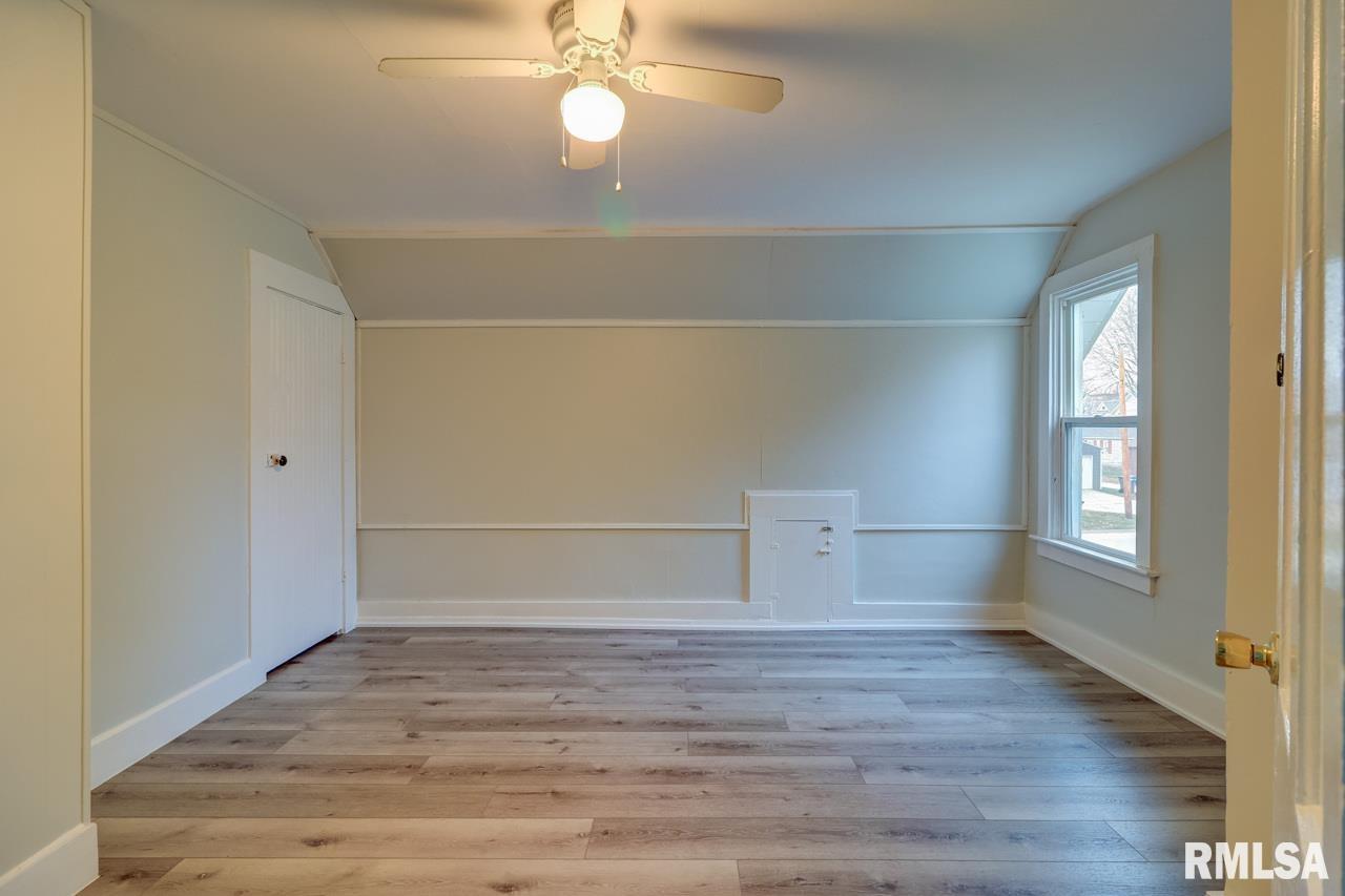 1700 Pershing Boulevard Clinton, IA 52732 - Photo 14 of 22 Gallery Image 14