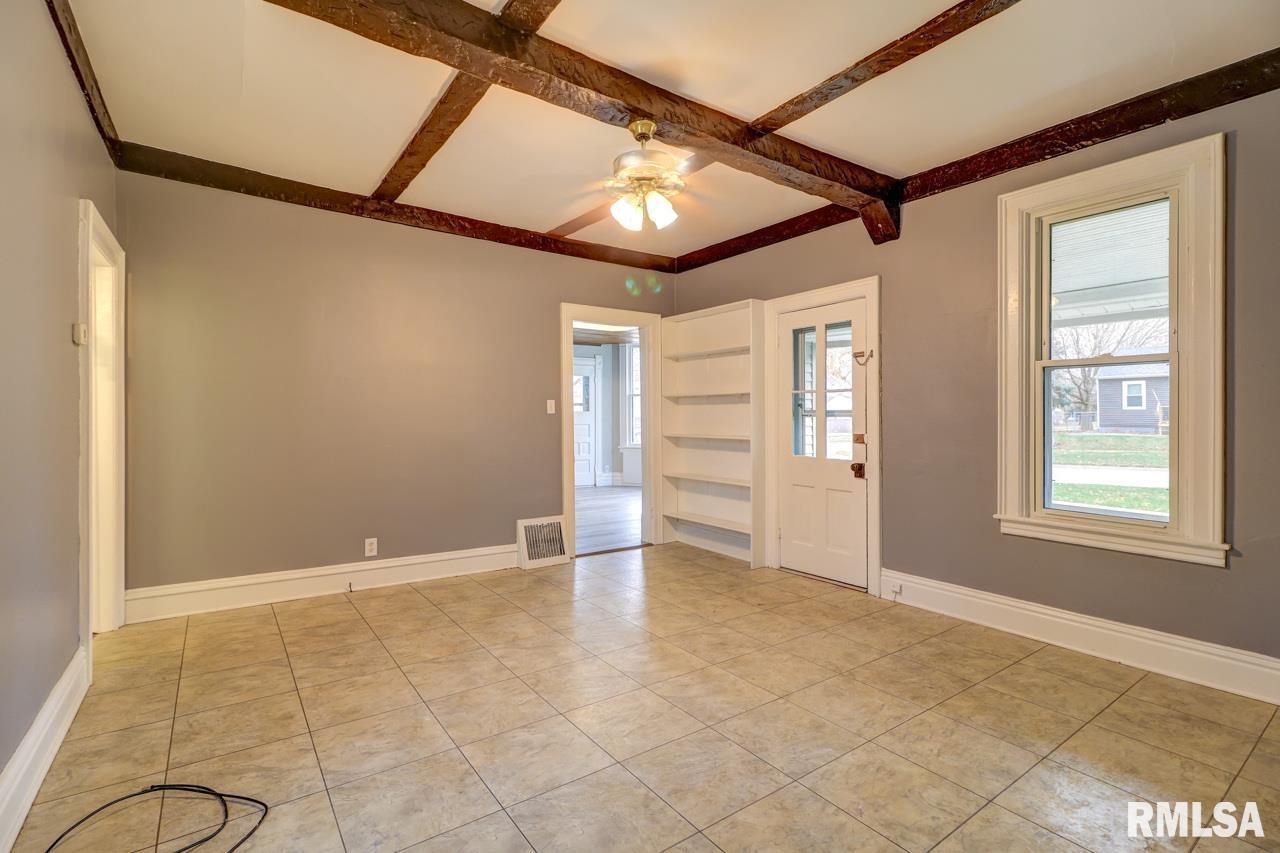 1700 Pershing Boulevard Clinton, IA 52732 - Photo 4 of 22 Gallery Image 4