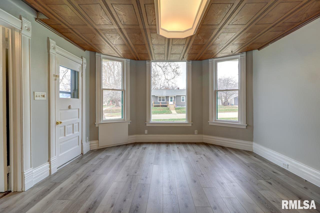 1700 Pershing Boulevard Clinton, IA 52732 - Photo 6 of 22 Gallery Image 6