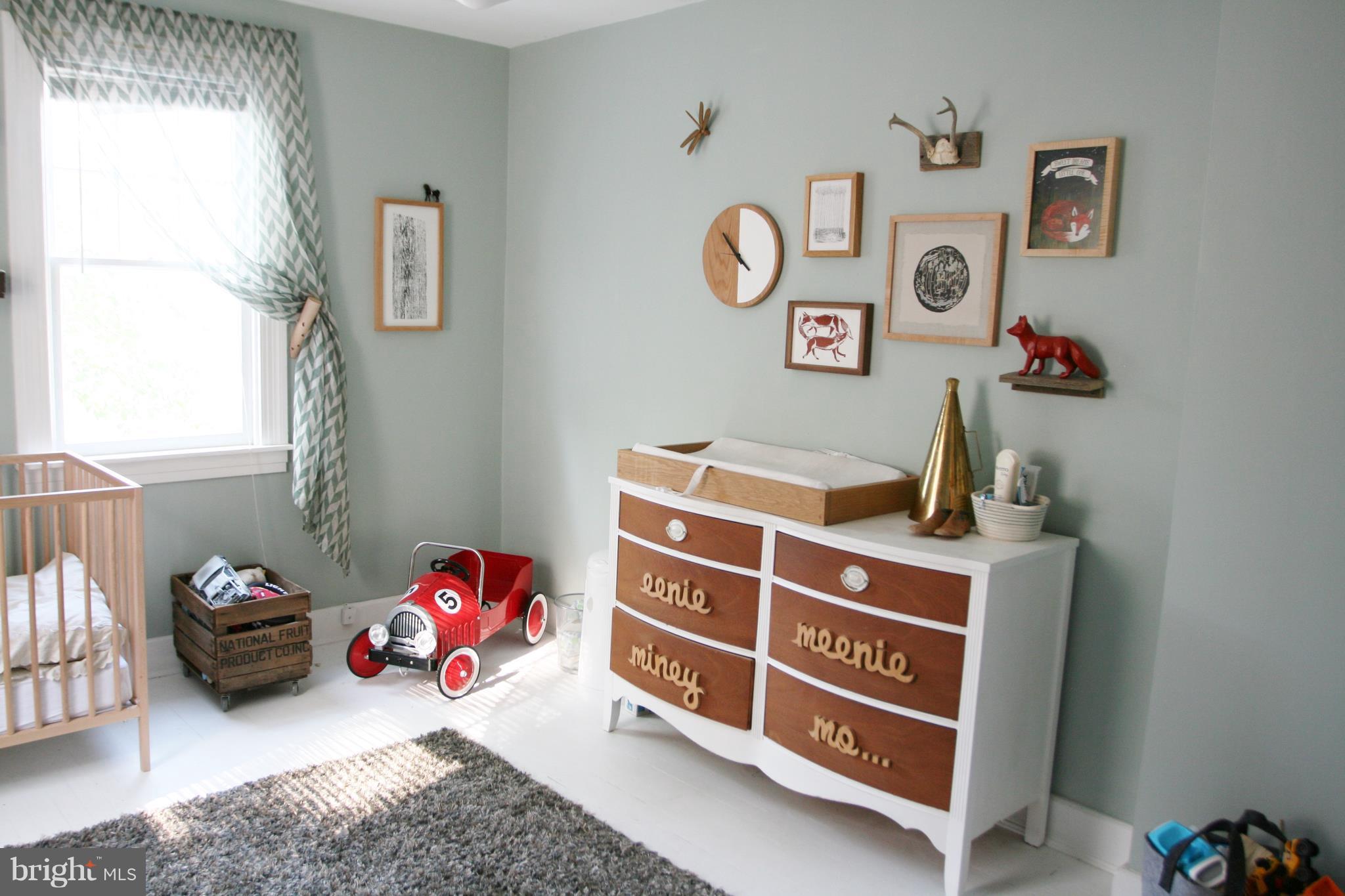 1804 Bay Ridge Avenue Annapolis, MD 21403 - Photo 21 of 26 a view of a livingroom with toys