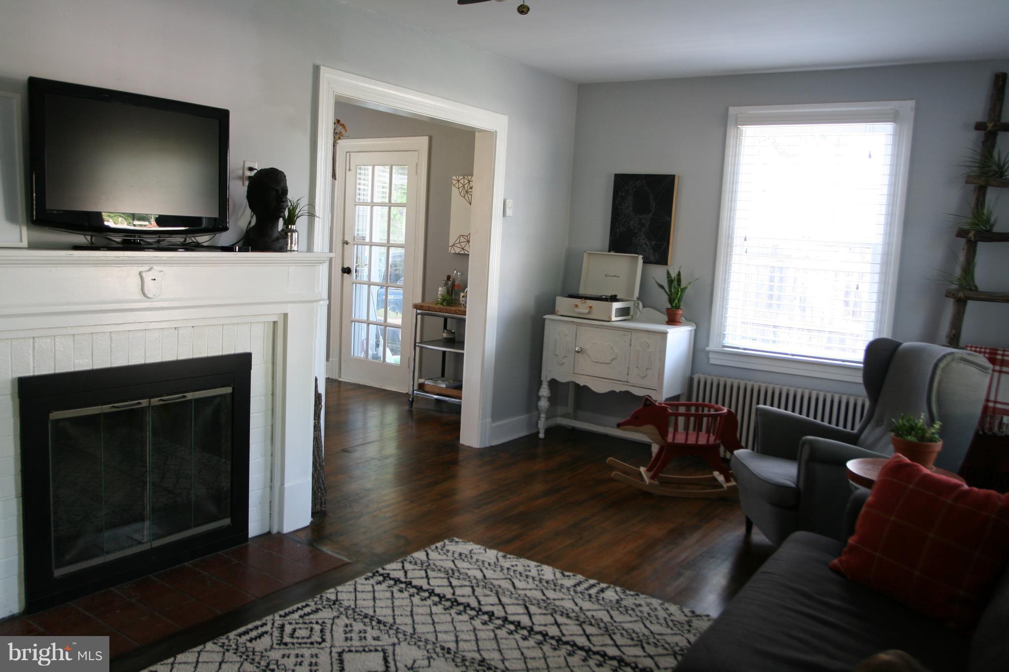1804 Bay Ridge Avenue Annapolis, MD 21403 - Photo 10 of 26 a living room with furniture and a flat screen tv